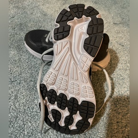 Under Armour boys sneakers - Picture 4 of 4